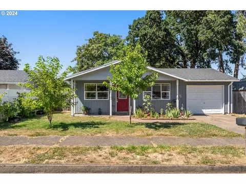 25007 Woodland Ave, Veneta, OR 97487