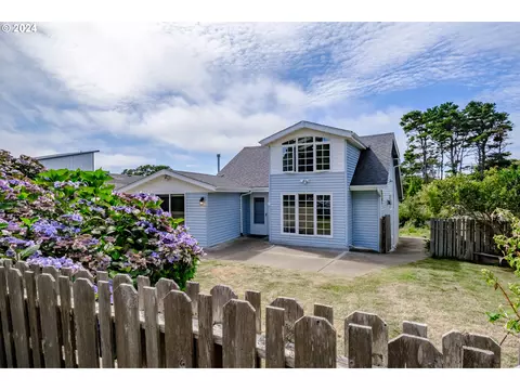 2163 NW Lee Ave, Lincoln City, OR 97367