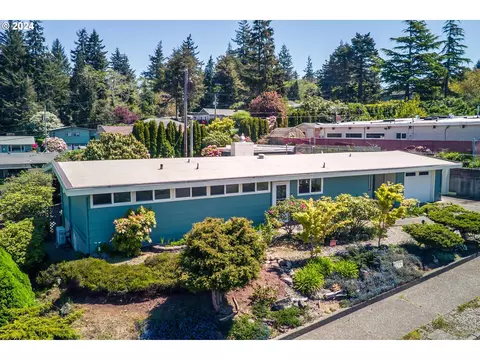 1860 Juniper Ave, Coos Bay, OR 97420