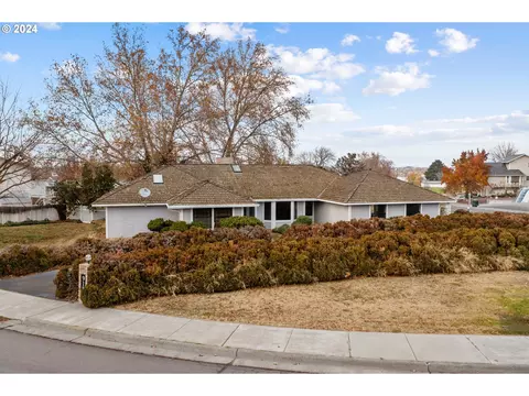 915 E Tamarack Ave, Hermiston, OR 97838