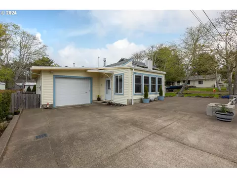 1723 NW 33rd St, Lincoln City, OR 97367