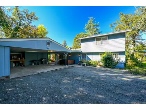 2559 Glenbrook Loop Rd, Riddle, OR 97469 photo 1