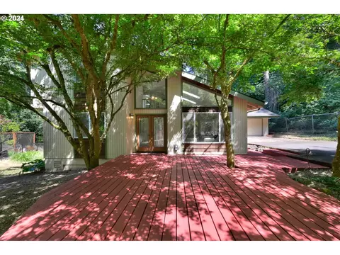 1865 Sylvan St, Eugene, OR 97403