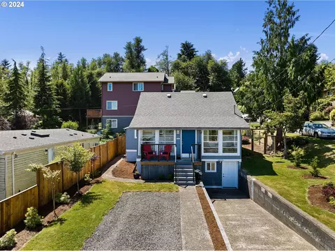 1313 3rd St, Astoria, OR 97103