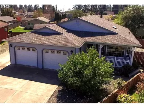 517 Rosichelli Dr, Brookings, OR 97415
