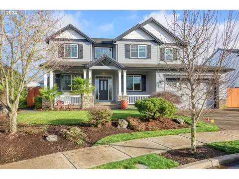 1352 S Maple St, Canby, OR 97013