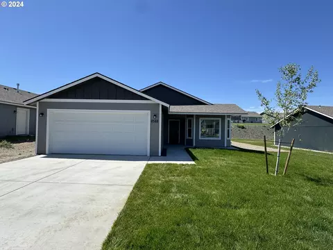 2588 Oriole St, Umatilla, OR 97882