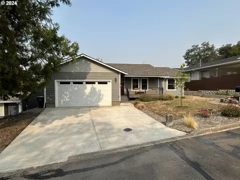 1770 NW Goetz St, Roseburg, OR 97471