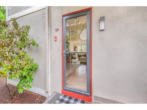 750 1st St #26, Lake Oswego, OR 97034