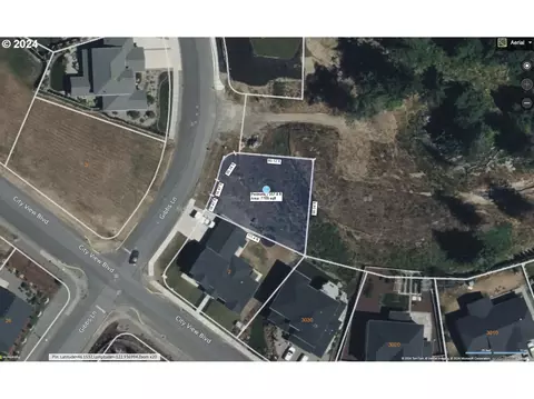 4 Gibbs Ln, Longview, WA 98632