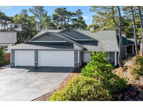 25 Yearling Ct, Florence, OR 97439