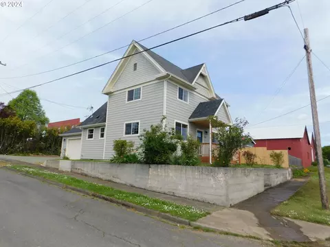 205 Maple St, Myrtle Point, OR 97458