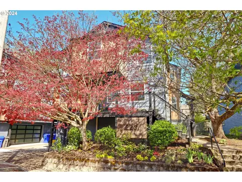 223 NE Ivy St #C, Portland, OR 97212