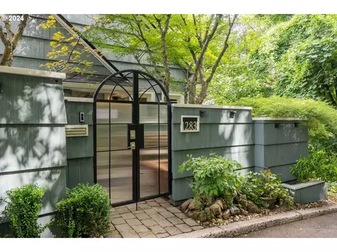 1283 SW Cardinell Dr, Portland, OR 97201