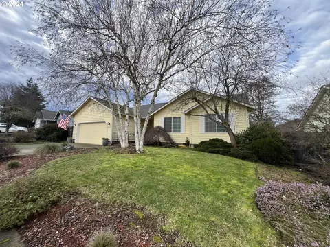 2667 Golfview Ave, Sutherlin, OR 97479