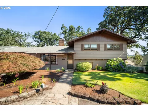 665 E Fairfield St, Gladstone, OR 97027