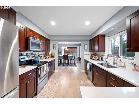 Kitchen - 355 River Loop 2, Eugene, OR 97404 photo 4 of 6