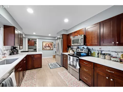 Kitchen - 355 River Loop 2, Eugene, OR 97404 photo 3 of 6