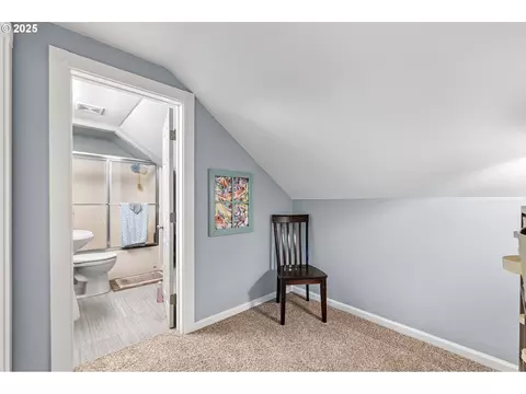 Entry Way - 355 River Loop 2, Eugene, OR 97404 photo 8 of 9
