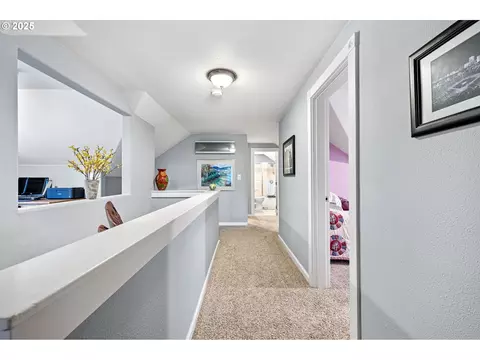 Entry Way - 355 River Loop 2, Eugene, OR 97404 photo 6 of 9
