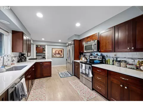 Kitchen - 355 River Loop 2, Eugene, OR 97404 photo 1 of 6