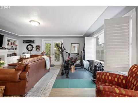 Living - 355 River Loop 2, Eugene, OR 97404 photo 1 of 3