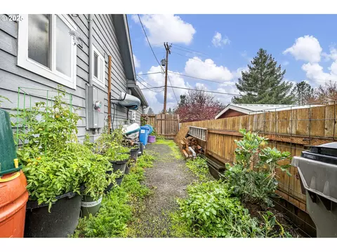 Exterior - 355 River Loop 2, Eugene, OR 97404 photo 8 of 8