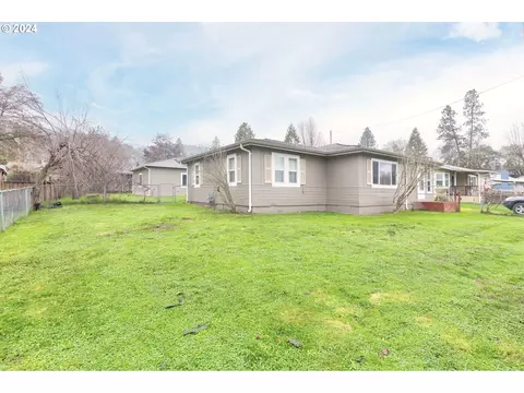 1830 NW Burns Ave, Grants Pass, OR 97526