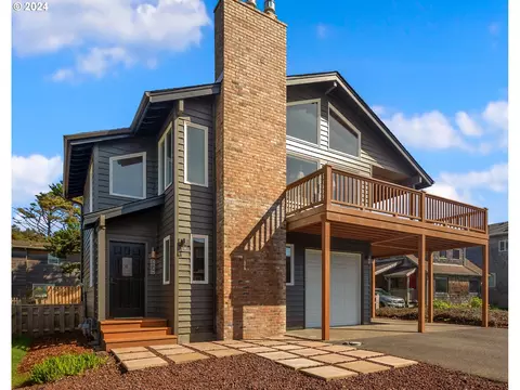 3039 Pacific St, Cannon Beach, OR 97110