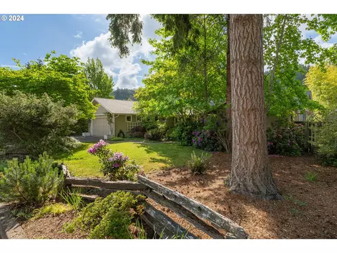 21 N River Dr, Roseburg, OR 97470