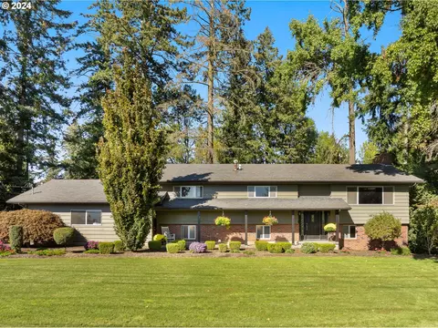 10469 Crosby Rd, Woodburn, OR 97071