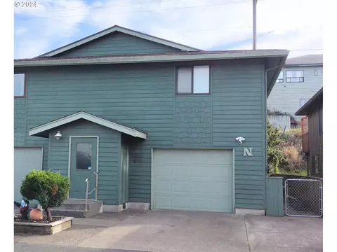 630 SW Fall St #N, Newport, OR 97365