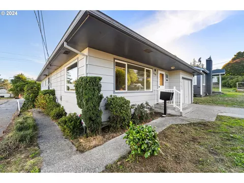 2183 Lombard St, North Bend, OR 97459