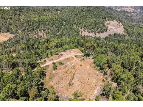 101 W Fork Trail Creek Rd, Trail, OR 97541