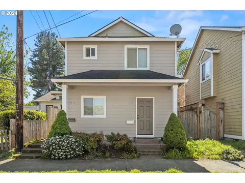 2210 SEllis St, Portland, OR 97202