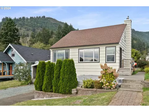 306 Evergreen Ave, Garibaldi, OR 97118