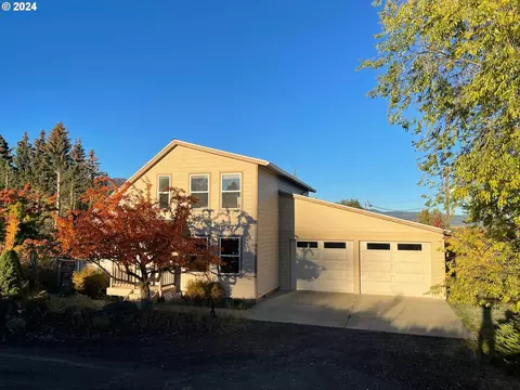 208 NE 5th St, Enterprise, OR 97828