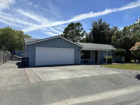 319 Railroad St, Brookings, OR 97415