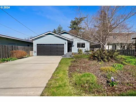 846 13th Ave, Seaside, OR 97138