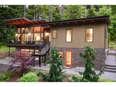 4525 Post Canyon Dr, Hood River, OR 97031