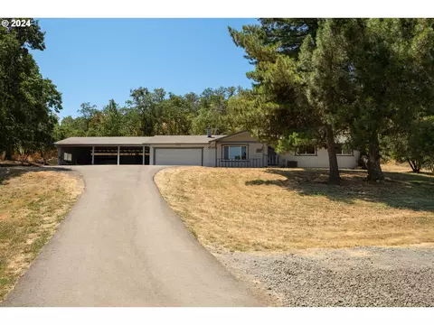 203 Buckboard Ln, Myrtle Creek, OR 97457