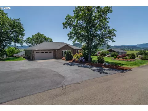 205 Callahan View Way, Roseburg, OR 97471