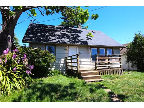460 8th Ave, Coos Bay, OR 97420