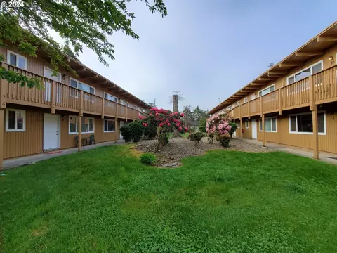 1260 10th St #21, Florence, OR 97439
