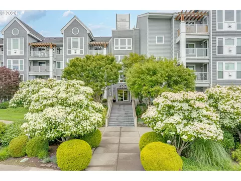 520 SE Columbia River Dr #118, Vancouver, WA 98661
