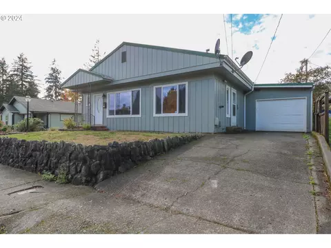 911 N Collier St, Coquille, OR 97423