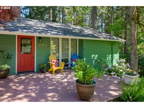 1787 Fircrest Dr, Eugene, OR 97403