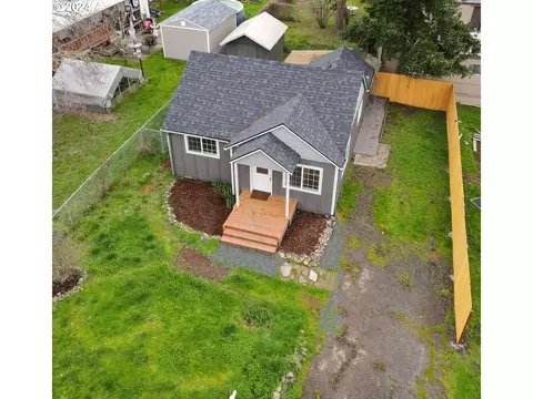 152 N Cannon St, Lowell, OR 97452