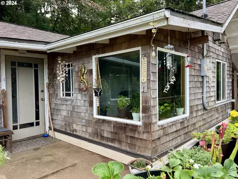 64056 Seven Devils Rd, Coos Bay, OR 97420