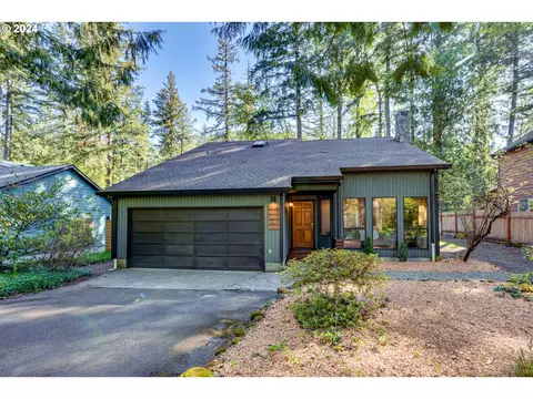65377 E Sandy River Ln, Rhododendron, OR 97049